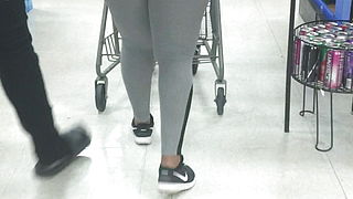 Granny Thick in dem tights 3