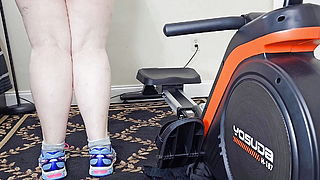 Horny milf working out amp; flaunting her big ass